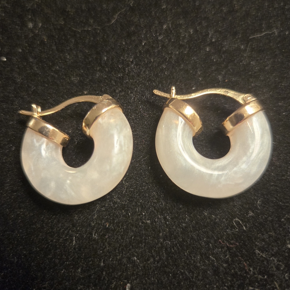 White Mother Of Pearl Tube Hoop Earrings In 18k Gold Over Sterling Silver. - Picture 2 of 2